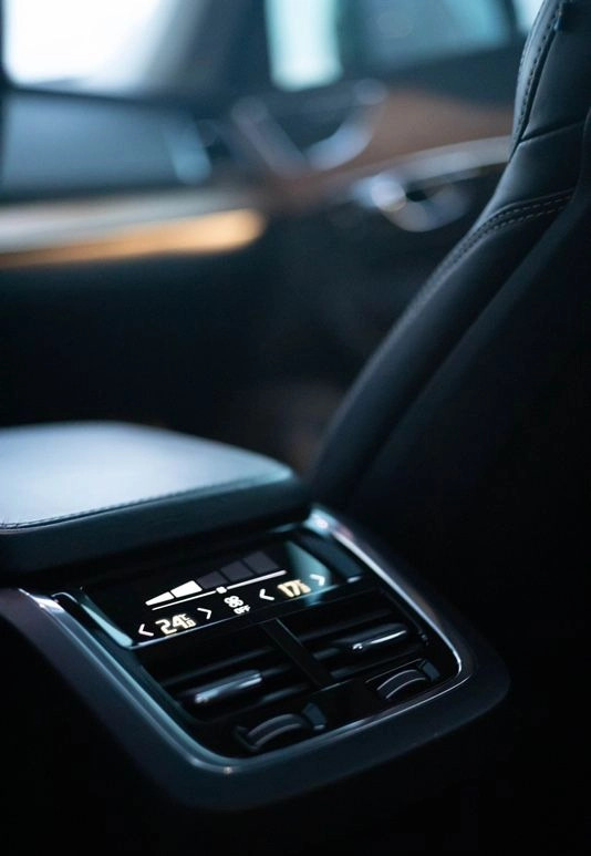 Volvo XC 90 cena 142000 przebieg: 97600, rok produkcji 2016 z Kraków małe 781